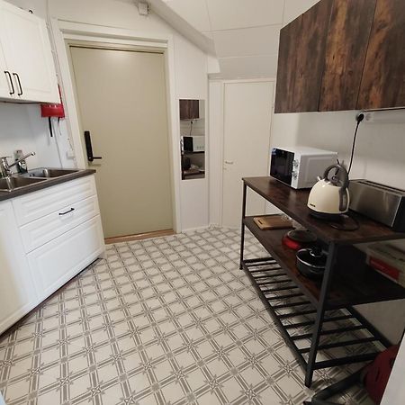 Kalle'S Unluxury Guest House Cl0Sed From 1St Of Feb 2025 ヘルシンキ エクステリア 写真
